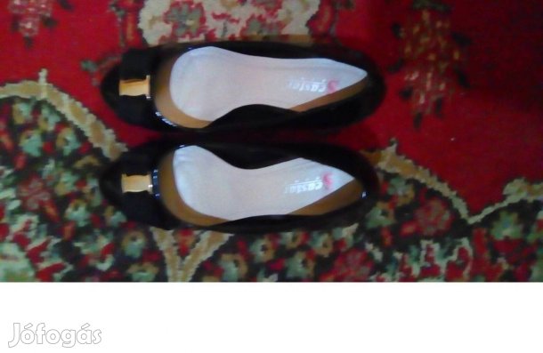 Jó állapotú, divatos elegáns 39-es tavaszi cipő