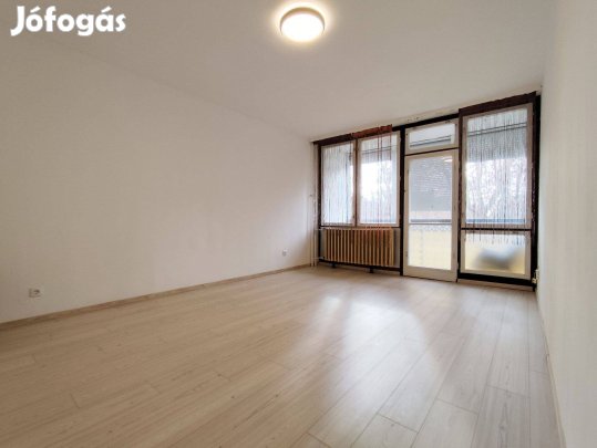 Jó állapotú, klímás, Első Emeleti lakás a központban eladó