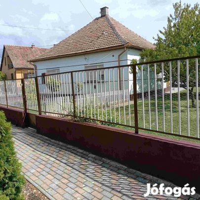 Jó állapotú családi ház eladó Fajszon