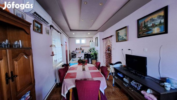 Jó állapotú családi ház eladó Rakamazon garázzsal, melléképülettel!