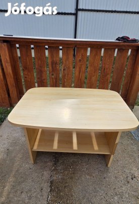Jó állapotú dohányzóasztal