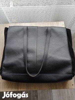Jó állapotú és jól pakolható kézitáska 