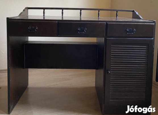 Jó állapotú fa íróasztal eladó