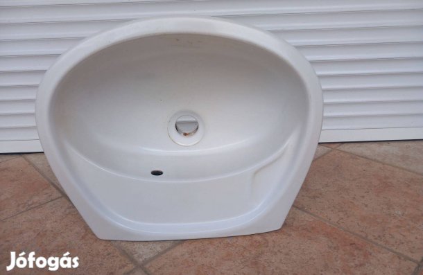 Jó állapotú fehér színű mosdókagyló