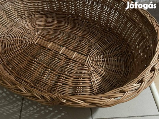 Jó állapotú fonott kosár közepes testű kutyának 10000 ft-ért!