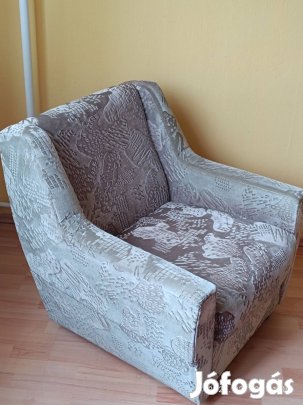Jó állapotú fotel eladó.