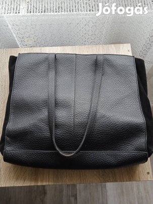 Jó állapotú gumis anyagú kézitáska 