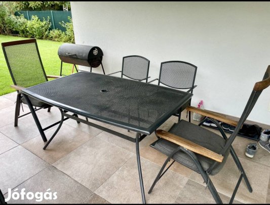 Jó állapotú kerti bútir
