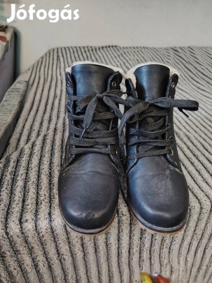 Jó állapotú női cipő