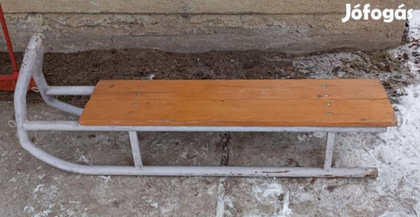 Jó állapotú szánkók