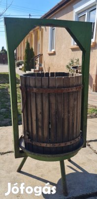 Jó állapotú szőlőprés
