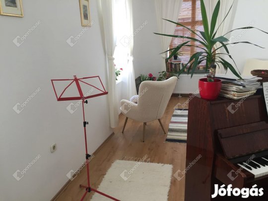 Jó elosztású teljes felújított 3+1 szobás lakás eladó