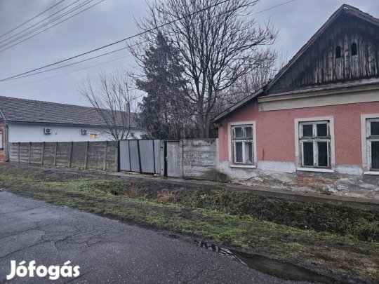 Jó helyen nagy telekkel rendelkező bontandó állapotú családi ház eladó