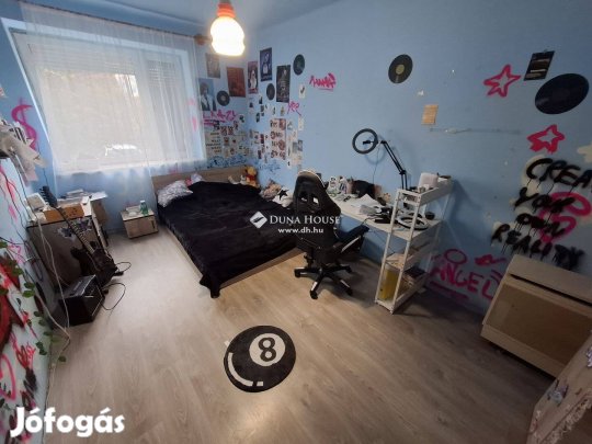 Jó szerkezetű családi ház pincével, tetőtérrel