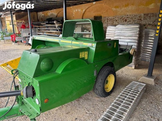 John Deere 459 kiskocka bálázó