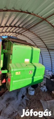 John Deere 590 bálázó