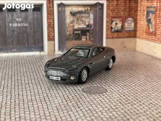 Johnny Lightning 2002 Aston Martin Vanquish James Bond modellautó 1:64