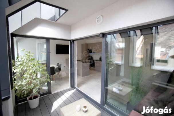 Jókai utcában LUXUS duplex PENTHOUSE lakás kiadó a város szívében!