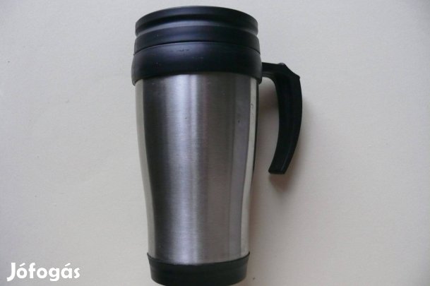 Jól zárható termosz, gépkocsiba!