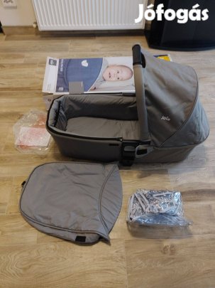 Jole baba hordozó dobozában