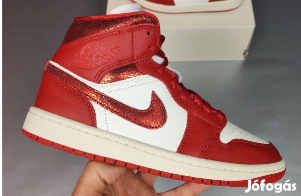 Jordan 1 Mid ( 37,5 - 23,5cm ) új cipő