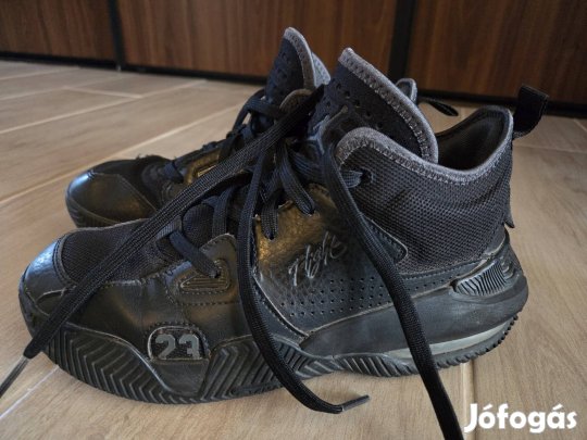 Jordan 38,5-ös 38-as cipő