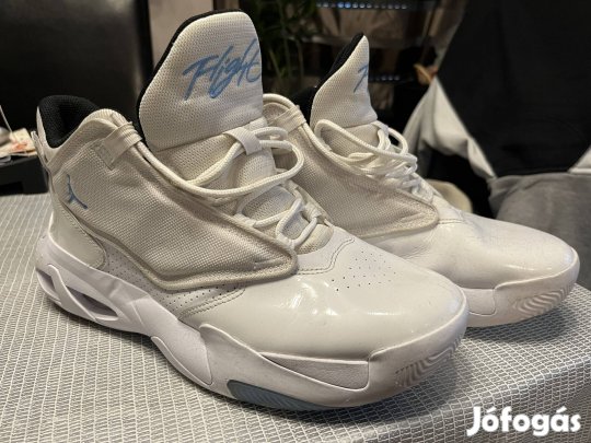 Jordan max aura 4 university blue