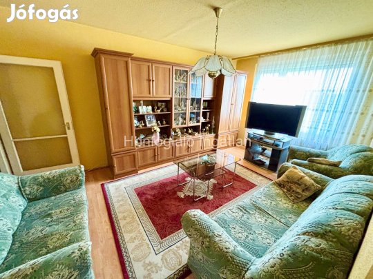 Jósaváros elején, felújított 3+1 szobás, erkélyes lakás eladó