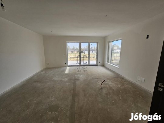 Józsaközpont Lakópark II. ütemében eladók azonnal költözhető, 184 m2-e