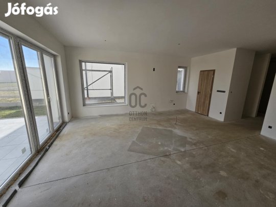 Józsaközpont Lakópark II. ütemében eladók azonnal költözhető, 184 m2-e