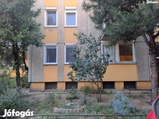 József A. utcán földszinti lakás eladó