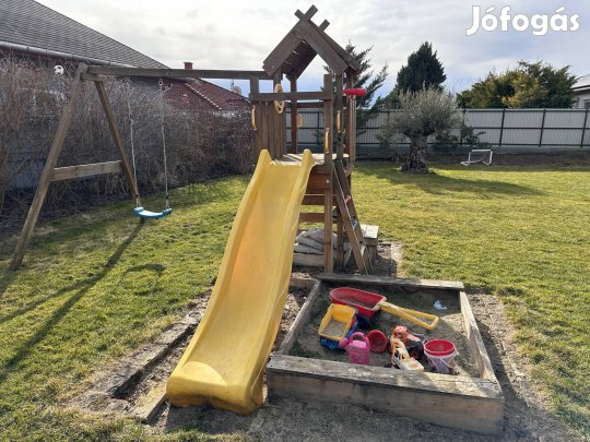 Jungle Gym kerti játszótér homokozóval hintával