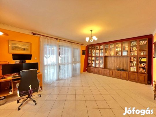 Jutában 16 M2-Es 5 Szobás Családi Ház - Garázs Eladó