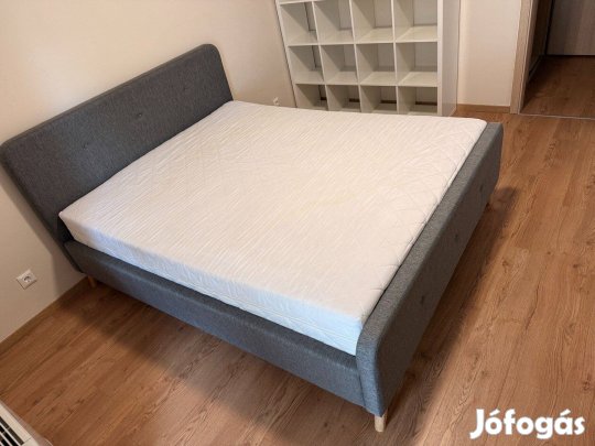 Jysk Ágykeret Kongsberg 160x200 szürke szövet plusz ágyrács és matrac