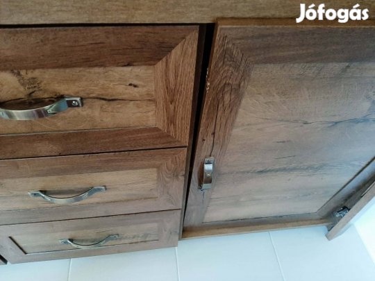 Jysk Tálaló komód ajtó hibával, sötét tölgy.
