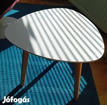 Jysk Taps kisasztal eladó szép állapotban, 4999 Ft (34%-al olcsóbban)