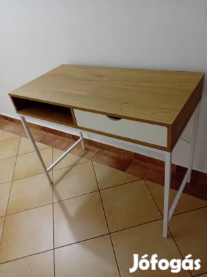 Jysk  Acél vázas íróasztal. 