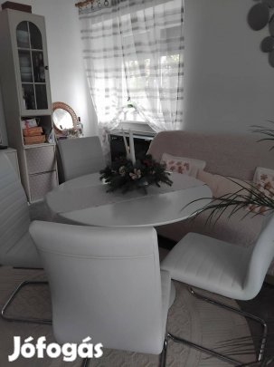 Jysk-ben vásárolt étkező asztal 4 db székkel