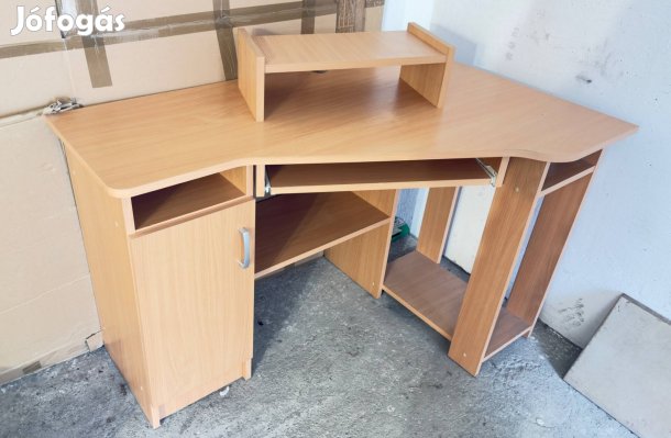 Jysk sarok számítógép asztal [+Sigma szék]