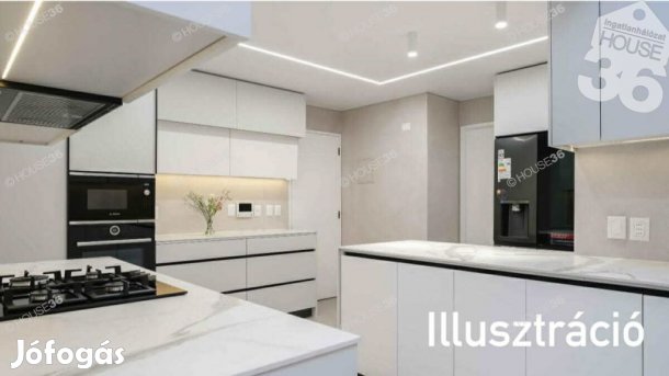 KECSKEMÉT BELVÁROSÁBAN 2 SZOBÁS 2. EMELETI LUXUSLAKÁS TERASSZAL ELADÓ