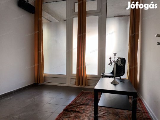 KECSKEMÉT BELVÁROSÁBAN ÜZLETHELYISÉG ELADÓ!