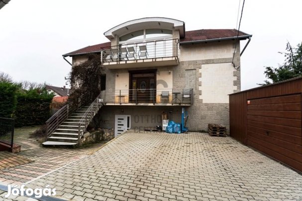 KÉT GENERÁCIÓS VAGY TÖBB LAKÁSSÁ OSZTHATÓ CSALÁDI HÁZ CSÖMÖRÖN