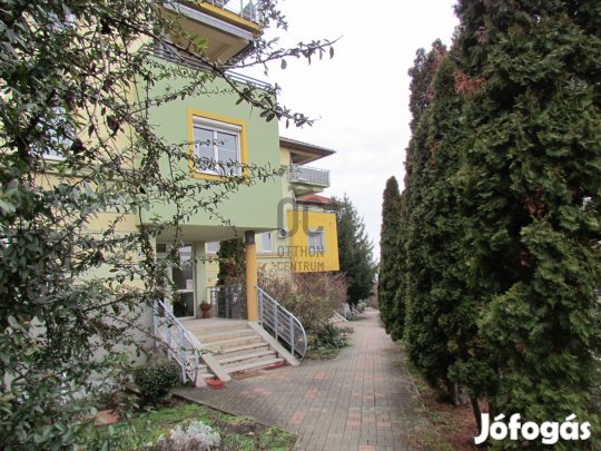 KÉT SZOBÁS LAKÓPARKI LAKÁS ELADÓ GARÁZZSAL, SAJÁT TÁROLÓVAL!