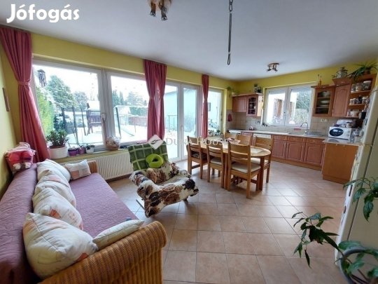 KÉtgenerációs, 5 szoba, 3 fürdő, igényes ház, Budapest 3. ker.