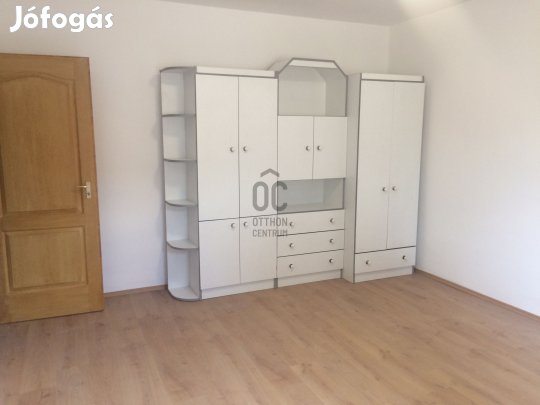 KIADÓ 8 +4 lakásos ház munkásszállónak! 3500 ft/fő/nap