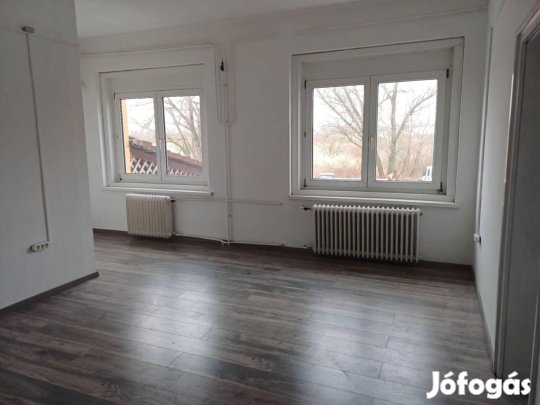 KIADÓ IRODÁK SOLYMÁRON  JÓ MEGKÖZELÍTÉS | AZONNAL BIRTOKBA VEHETŐ