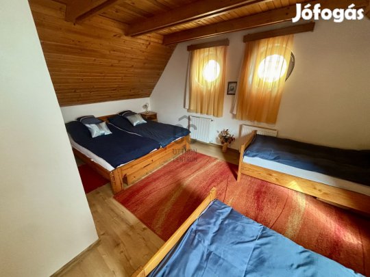 KIADÓ MUNKÁSSZÁLLÓ / APARTMANHÁZ HAJDÚSZOBOSZLÓ BELVÁROSÁBAN