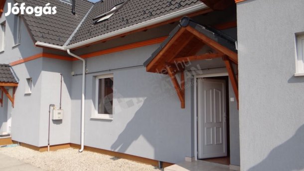 KIADÓ Üllőn a Budai László utcában  80 m2-es sorházi lakás