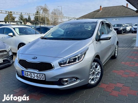 KIA CEE'D 1.4 Cvvt FIFA Limited 68000Km!Navigác...