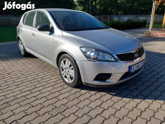KIA CEE'D 1.4 L Benzin Gáz